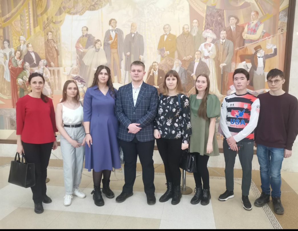 Студенты-информатики посетили драматический театр